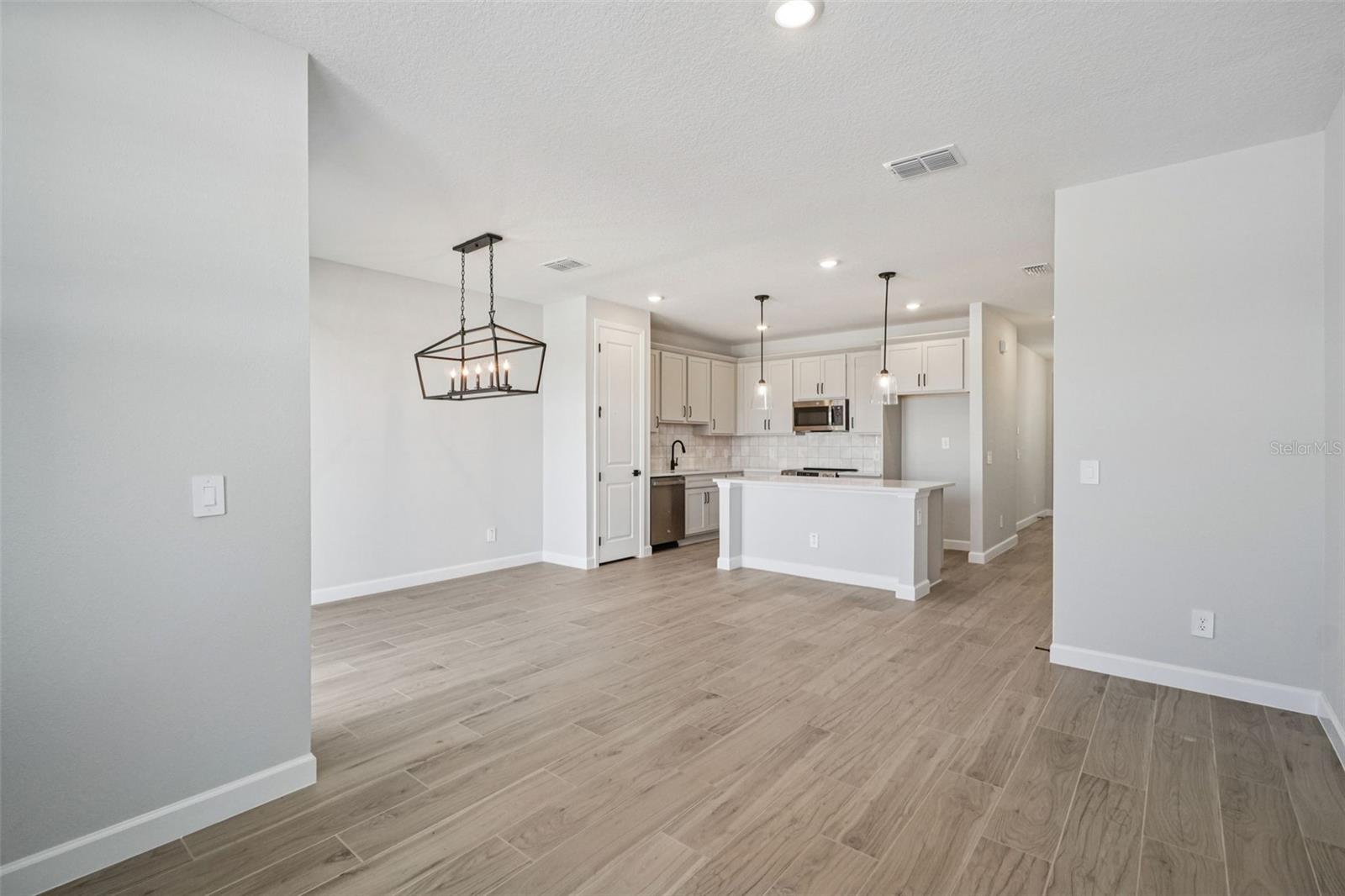 Image 6 of 34 For 7584 Deer Valley Circle