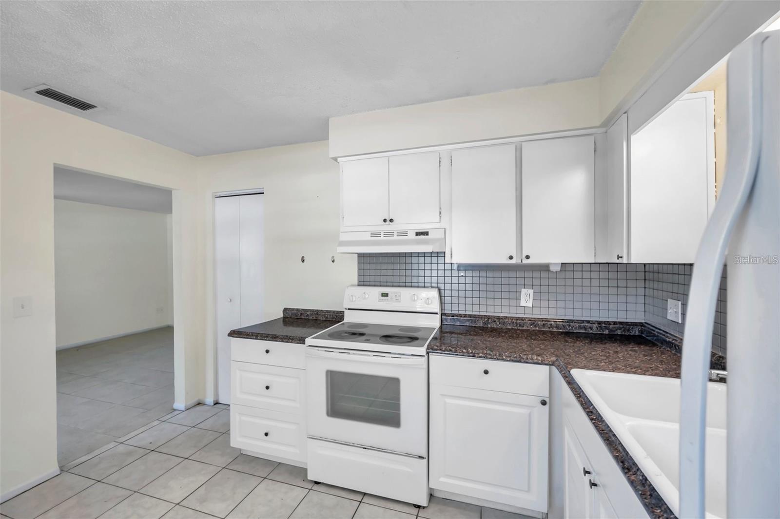 Image 15 of 26 For 914 Lake Palms Drive