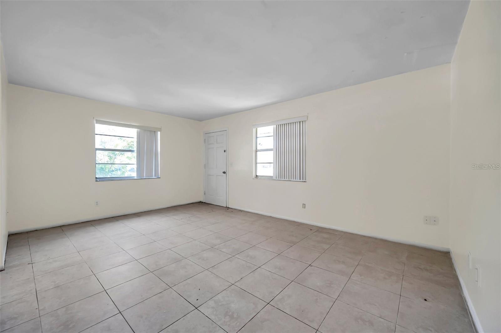 Image 7 of 26 For 914 Lake Palms Drive