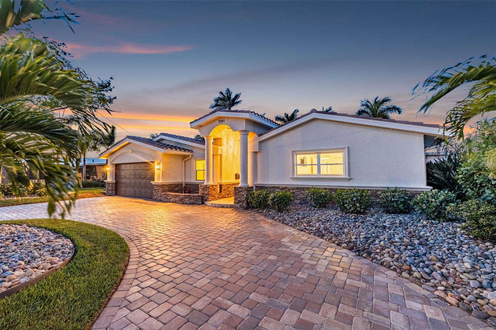 Image 11 of 70 For 7991 1st Avenue S