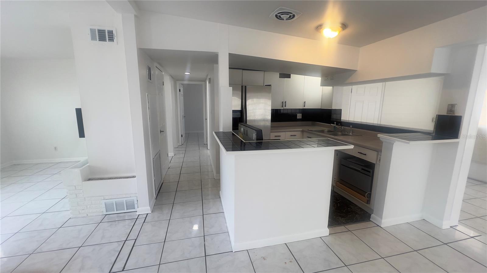 Image 3 of 16 For 110 14th Avenue Sw