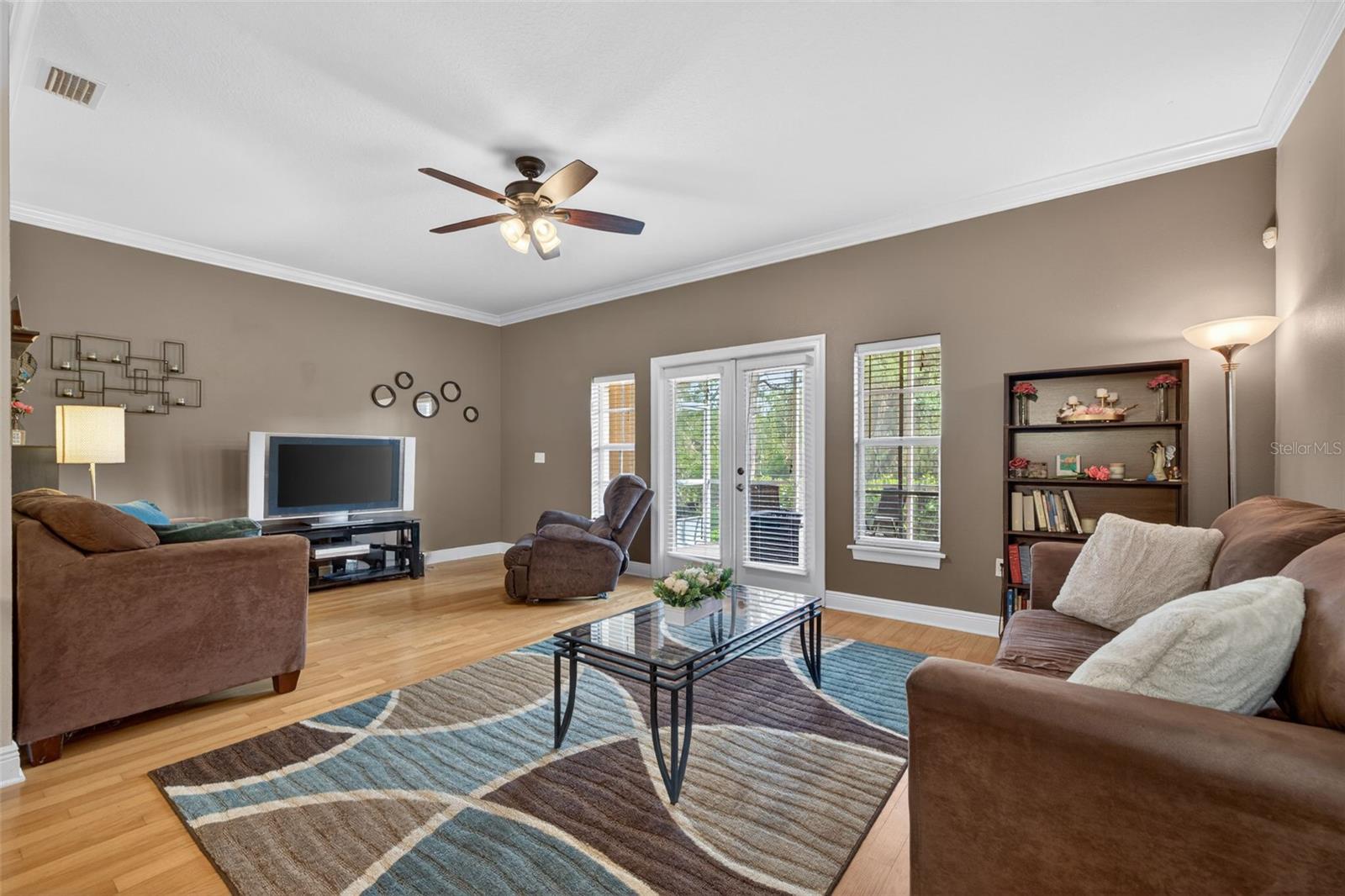 Image 14 of 38 For 184 Valencia Circle