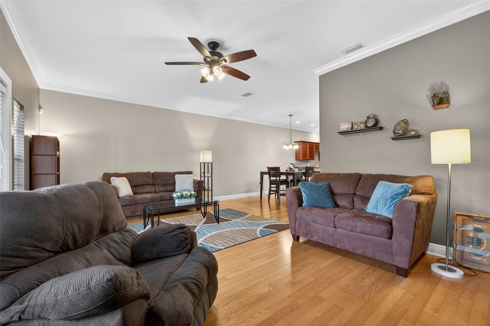 Image 15 of 38 For 184 Valencia Circle