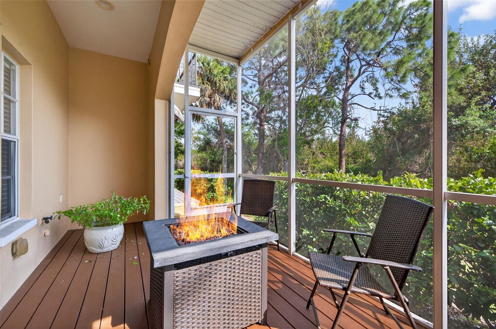 Image 18 of 38 For 184 Valencia Circle