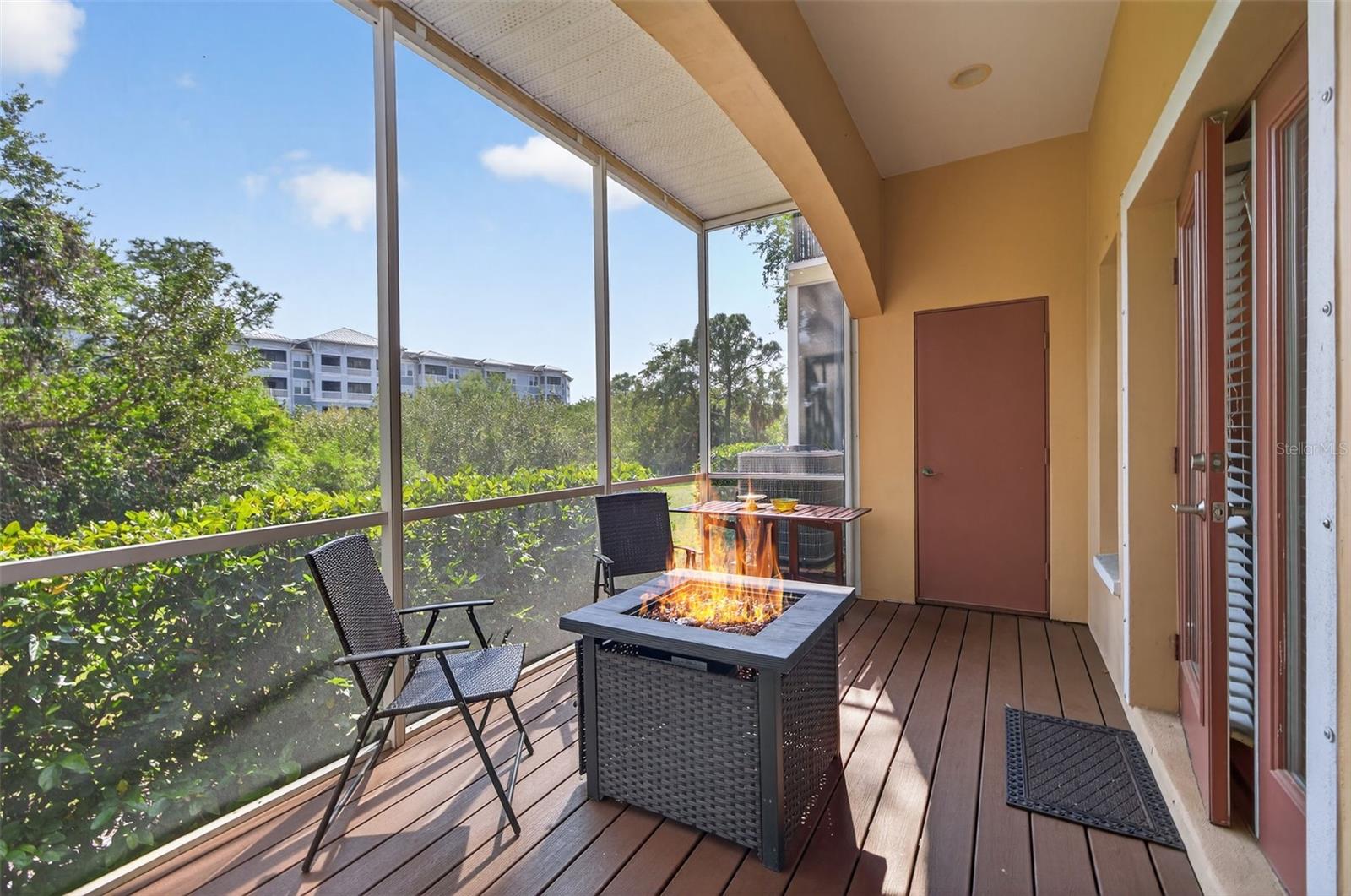 Image 19 of 38 For 184 Valencia Circle