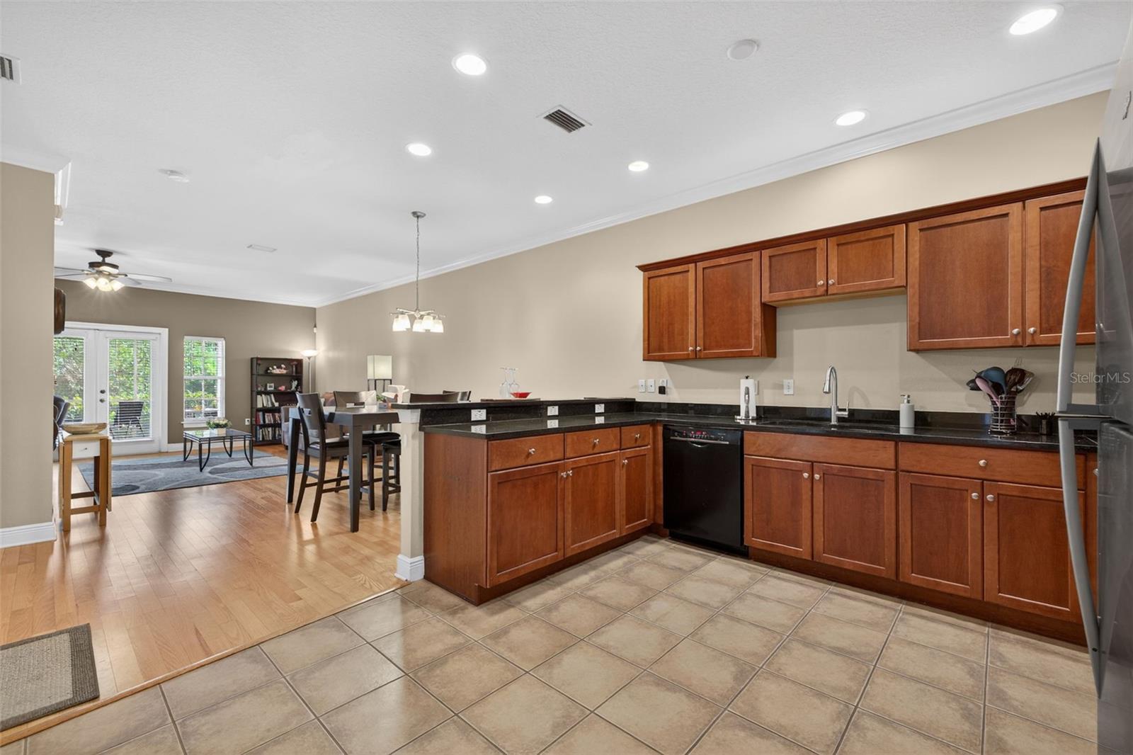 Image 7 of 38 For 184 Valencia Circle