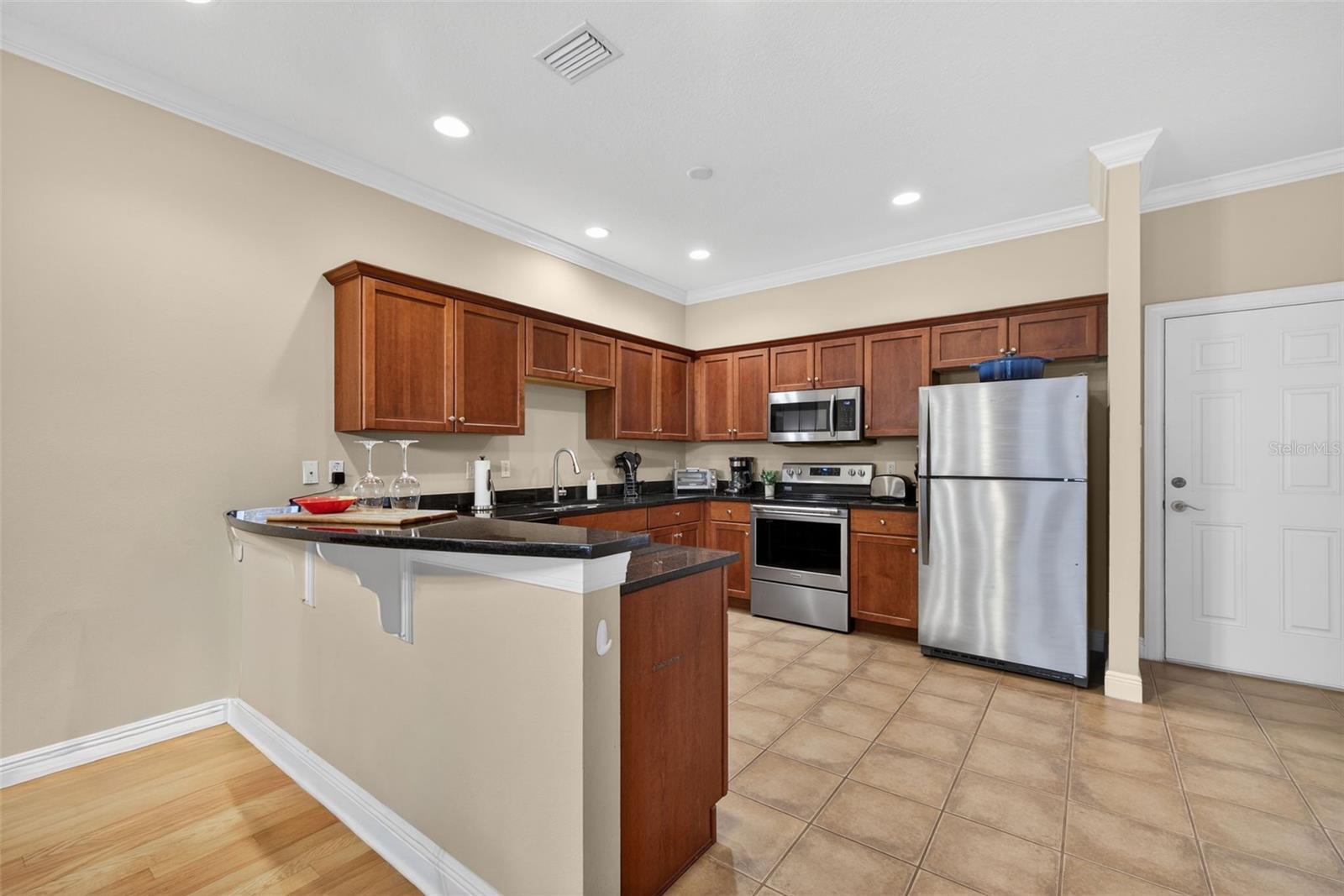 Image 8 of 38 For 184 Valencia Circle