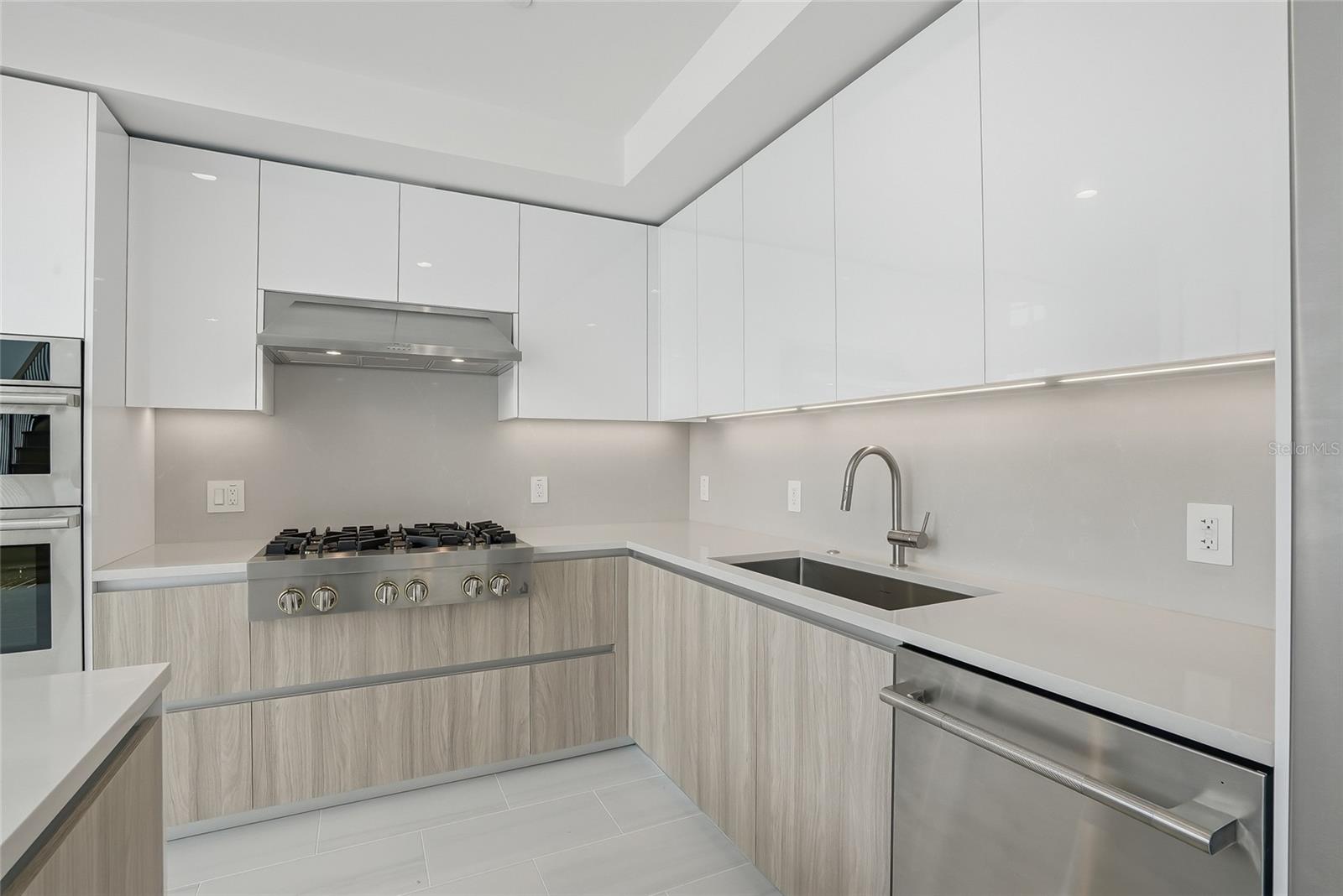 Image 10 of 66 For 400 Central Avenue 303