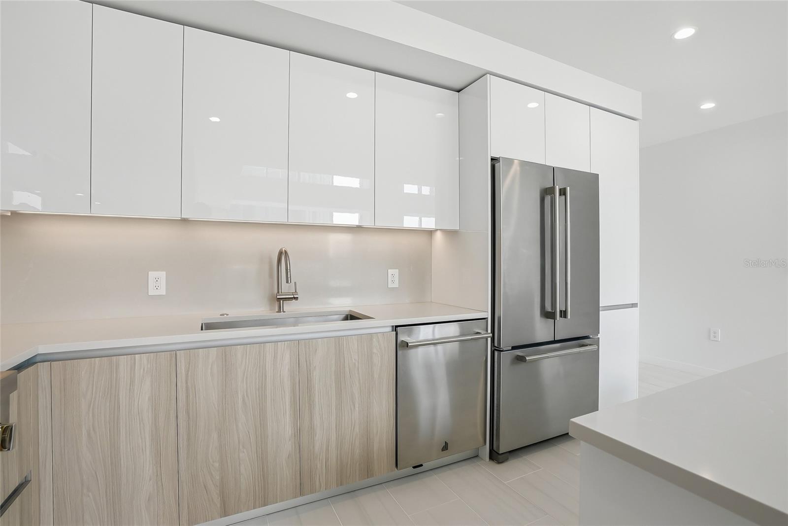 Image 11 of 66 For 400 Central Avenue 303