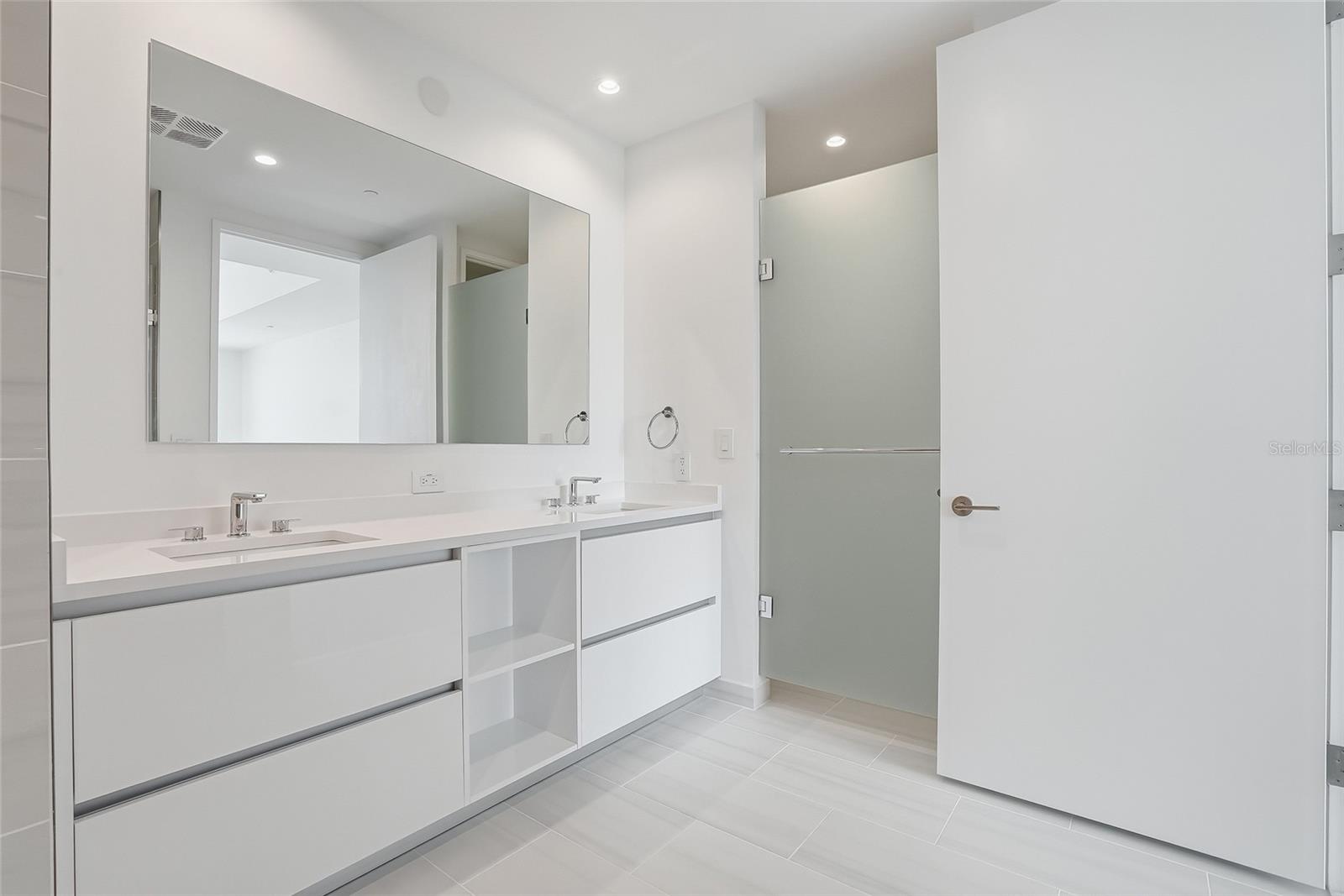 Image 18 of 66 For 400 Central Avenue 303