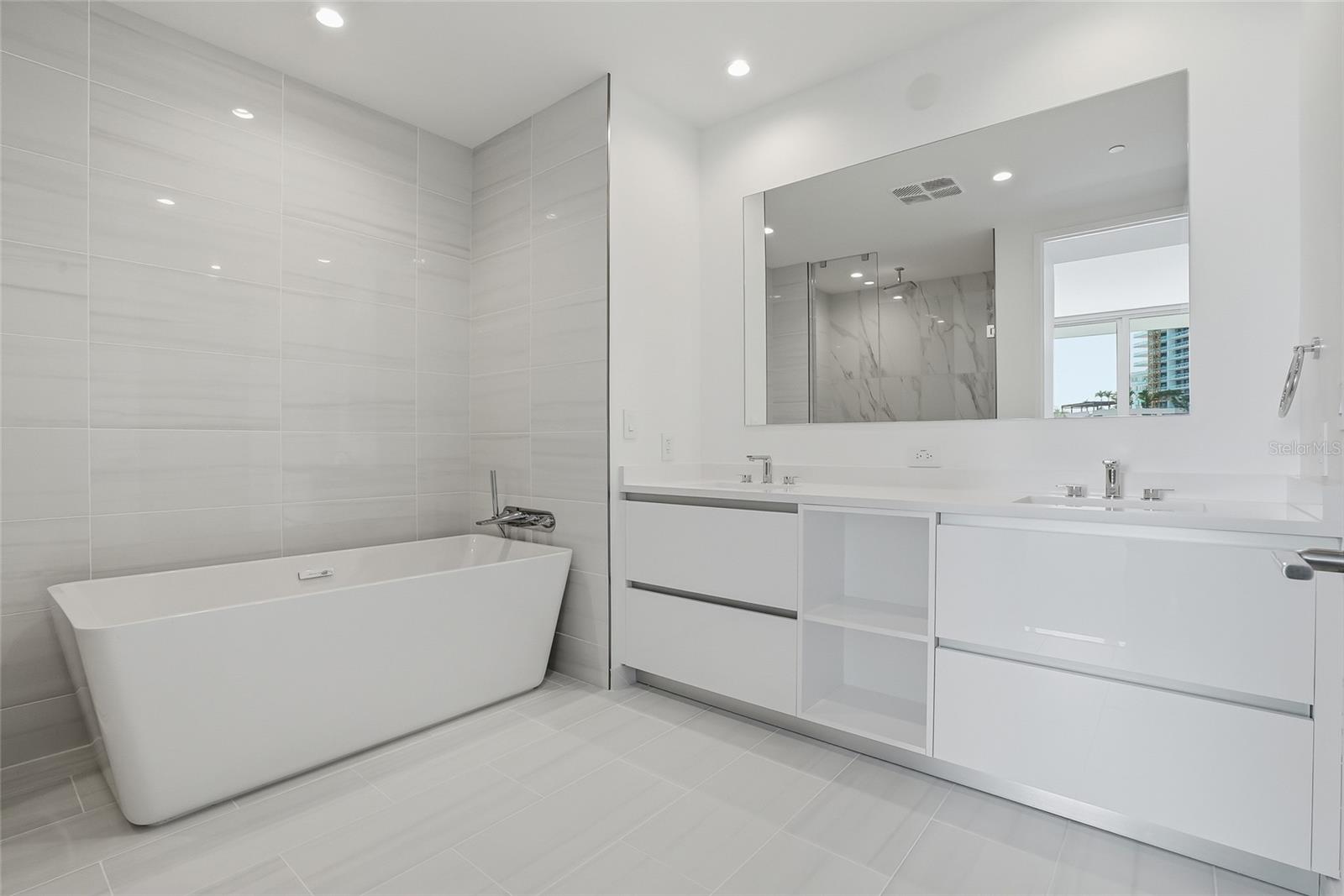 Image 20 of 66 For 400 Central Avenue 303