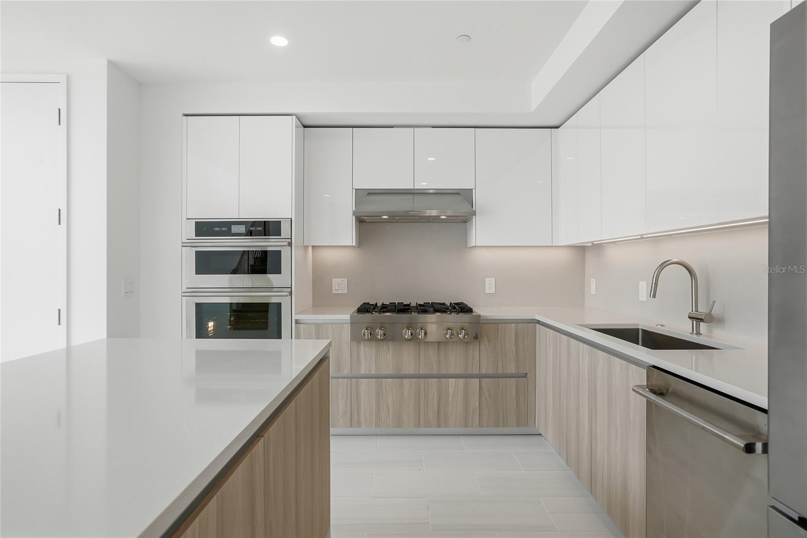 Image 9 of 66 For 400 Central Avenue 303