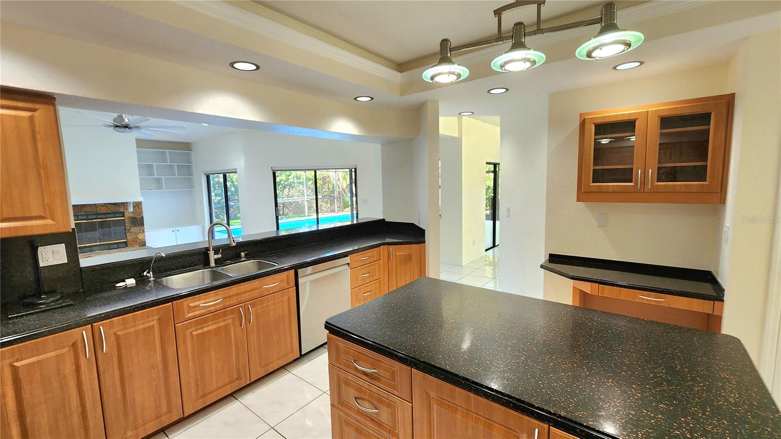 Image 14 of 46 For 3037 Crest Drive