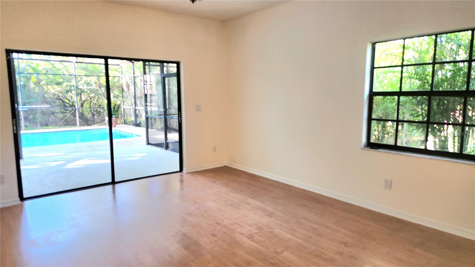 Image 21 of 46 For 3037 Crest Drive