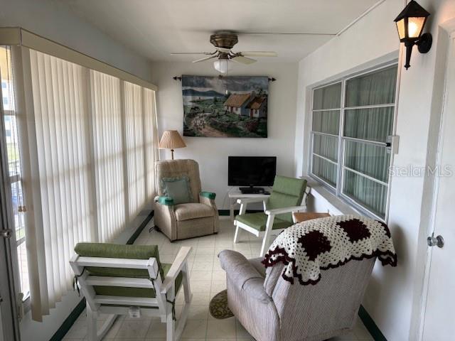 Image 11 of 13 For 4700 Cove Circle 203