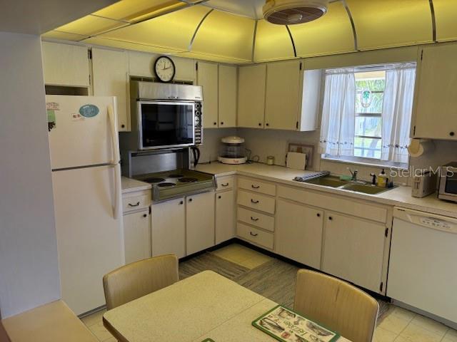 Image 2 of 13 For 4700 Cove Circle 203