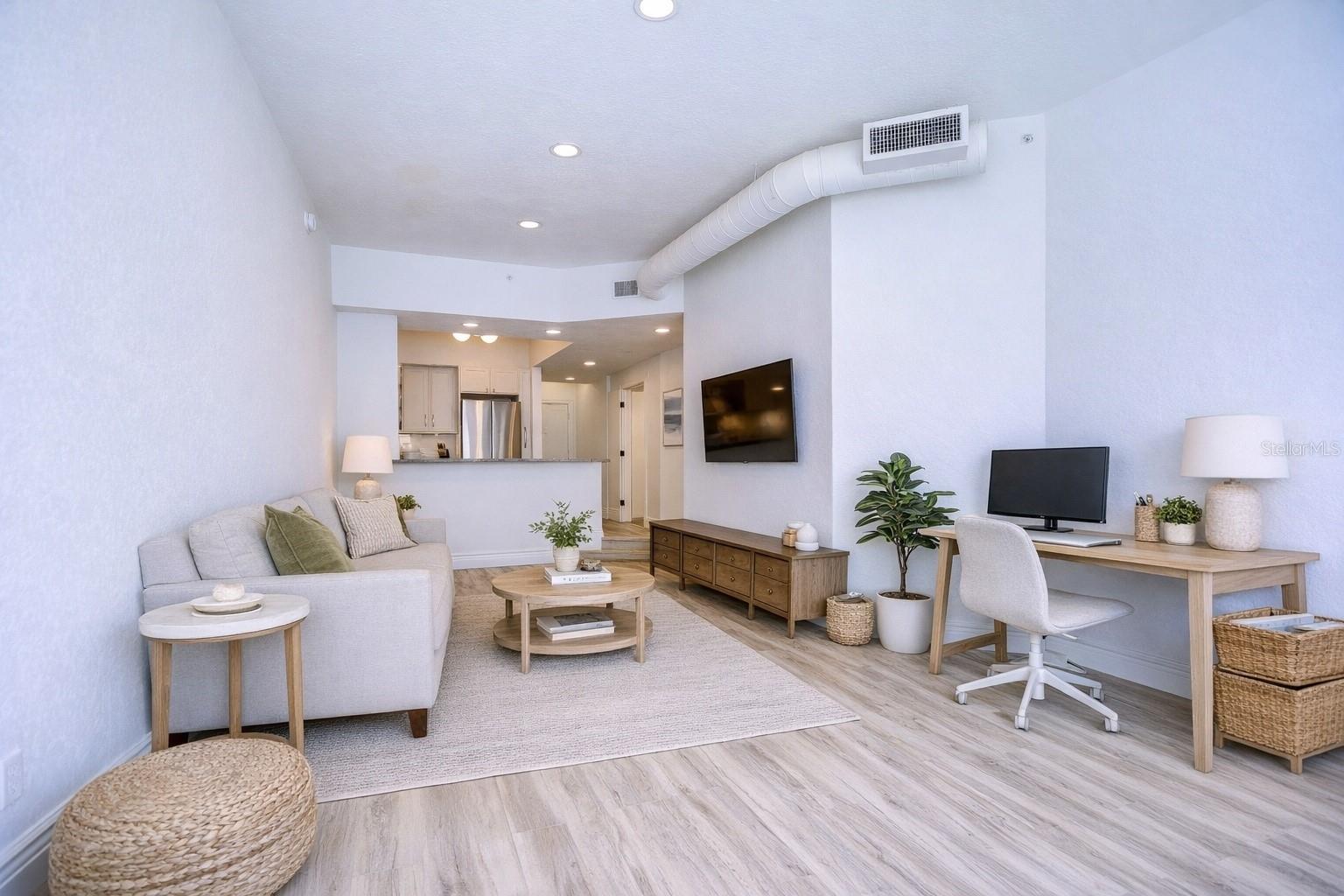 Image 14 of 32 For 2410 Azeele Street 234