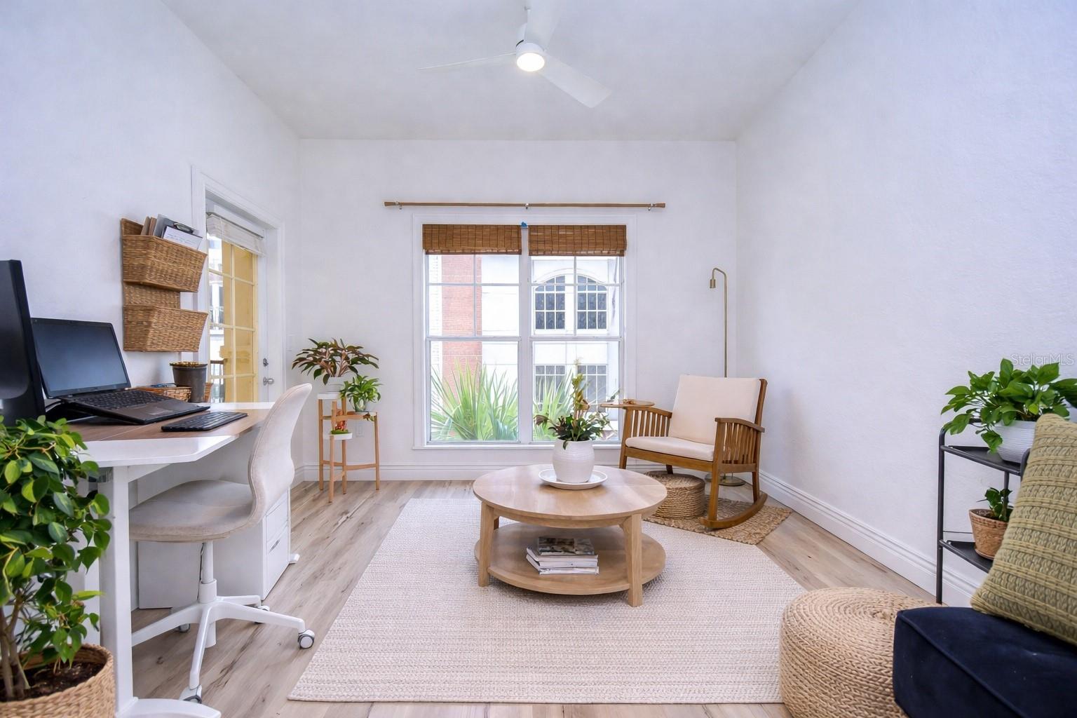 Image 16 of 32 For 2410 Azeele Street 234