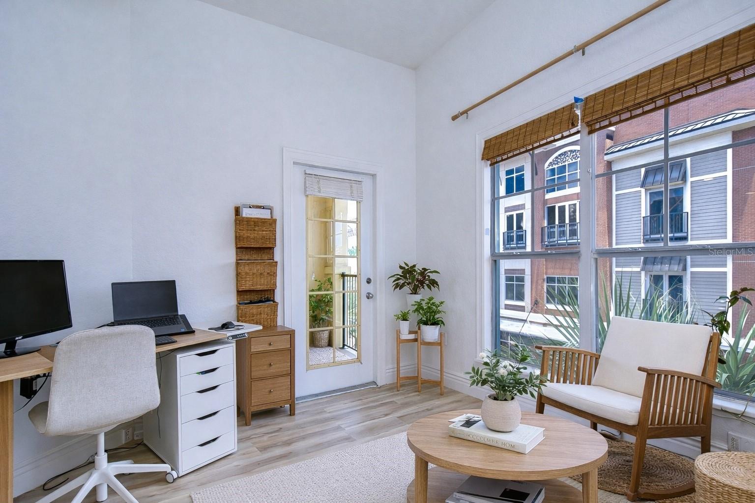 Image 18 of 32 For 2410 Azeele Street 234