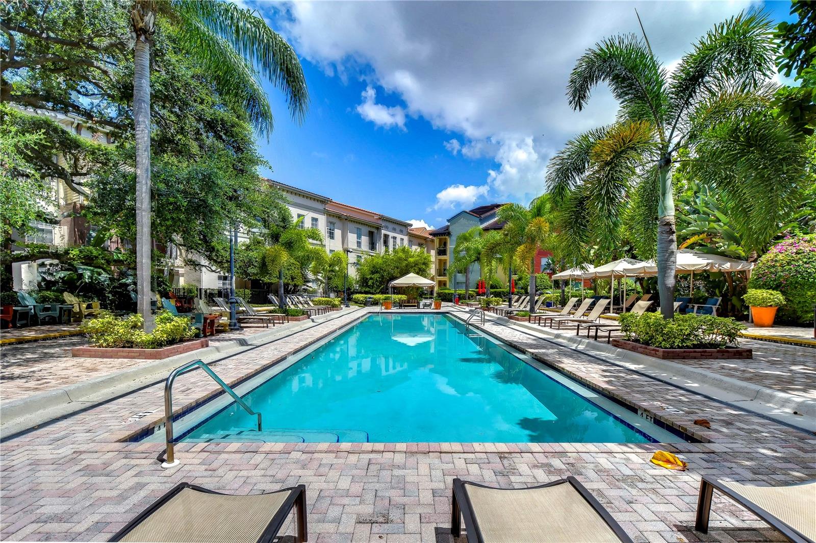 Image 2 of 32 For 2410 Azeele Street 234