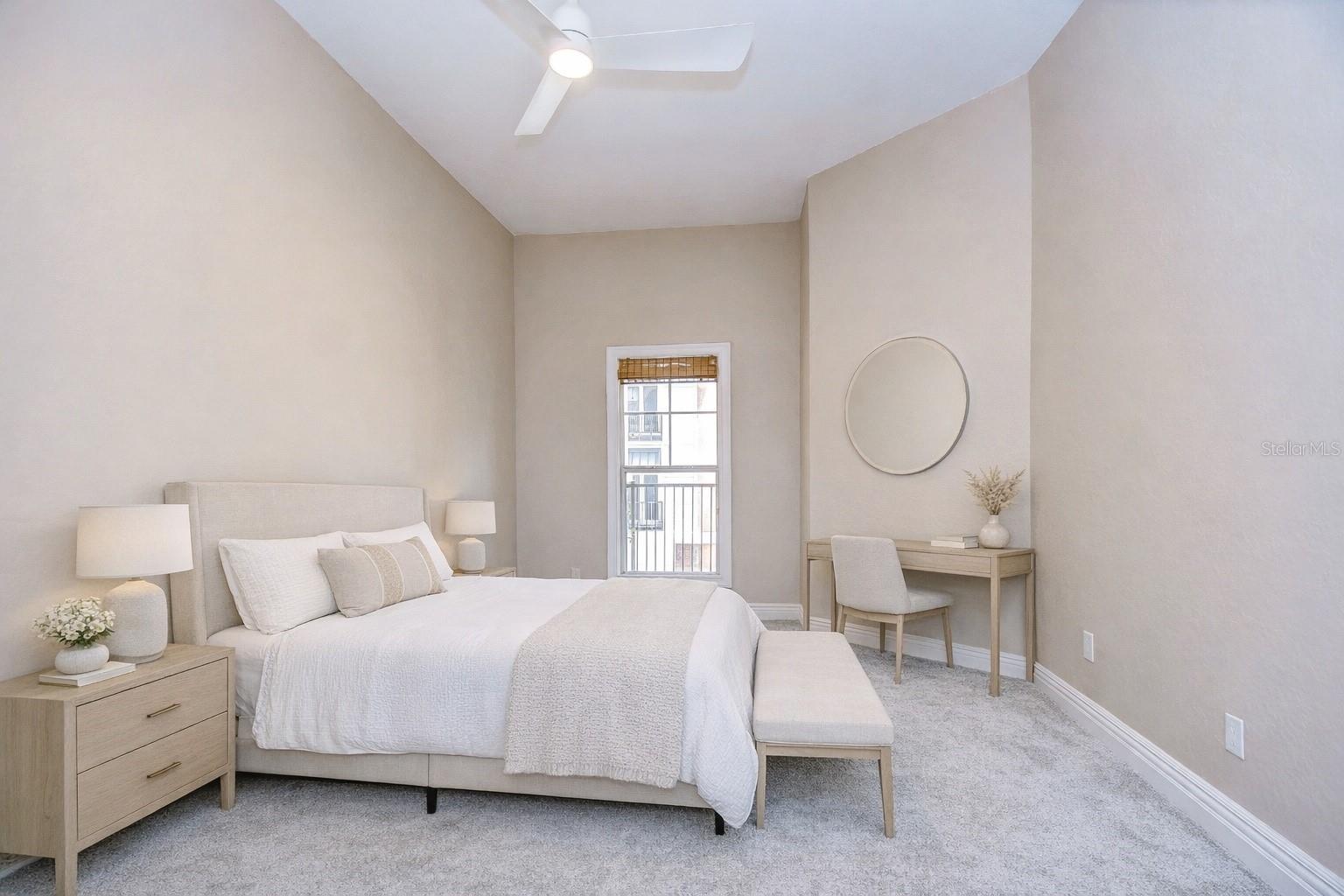 Image 21 of 32 For 2410 Azeele Street 234