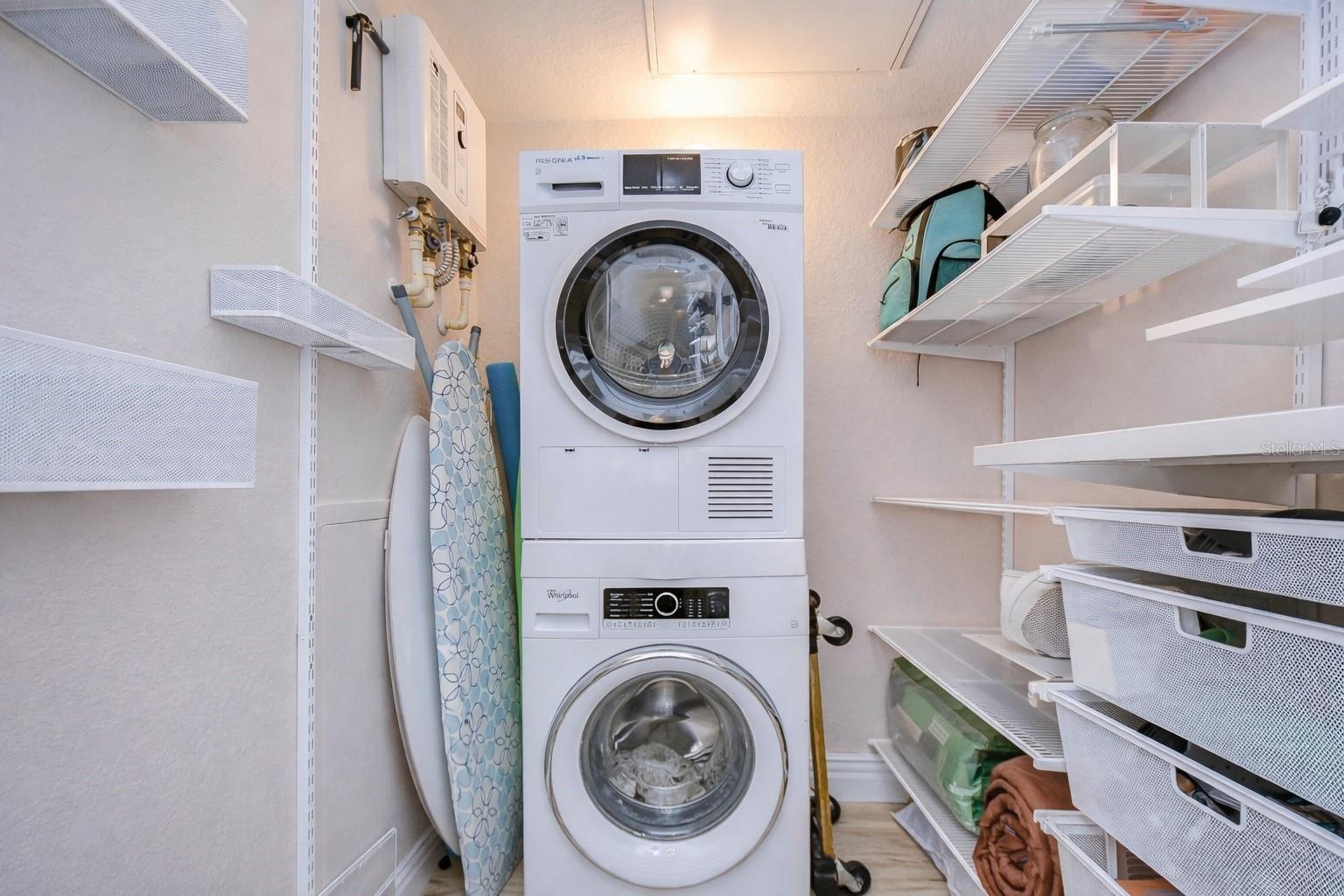 Image 25 of 32 For 2410 Azeele Street 234