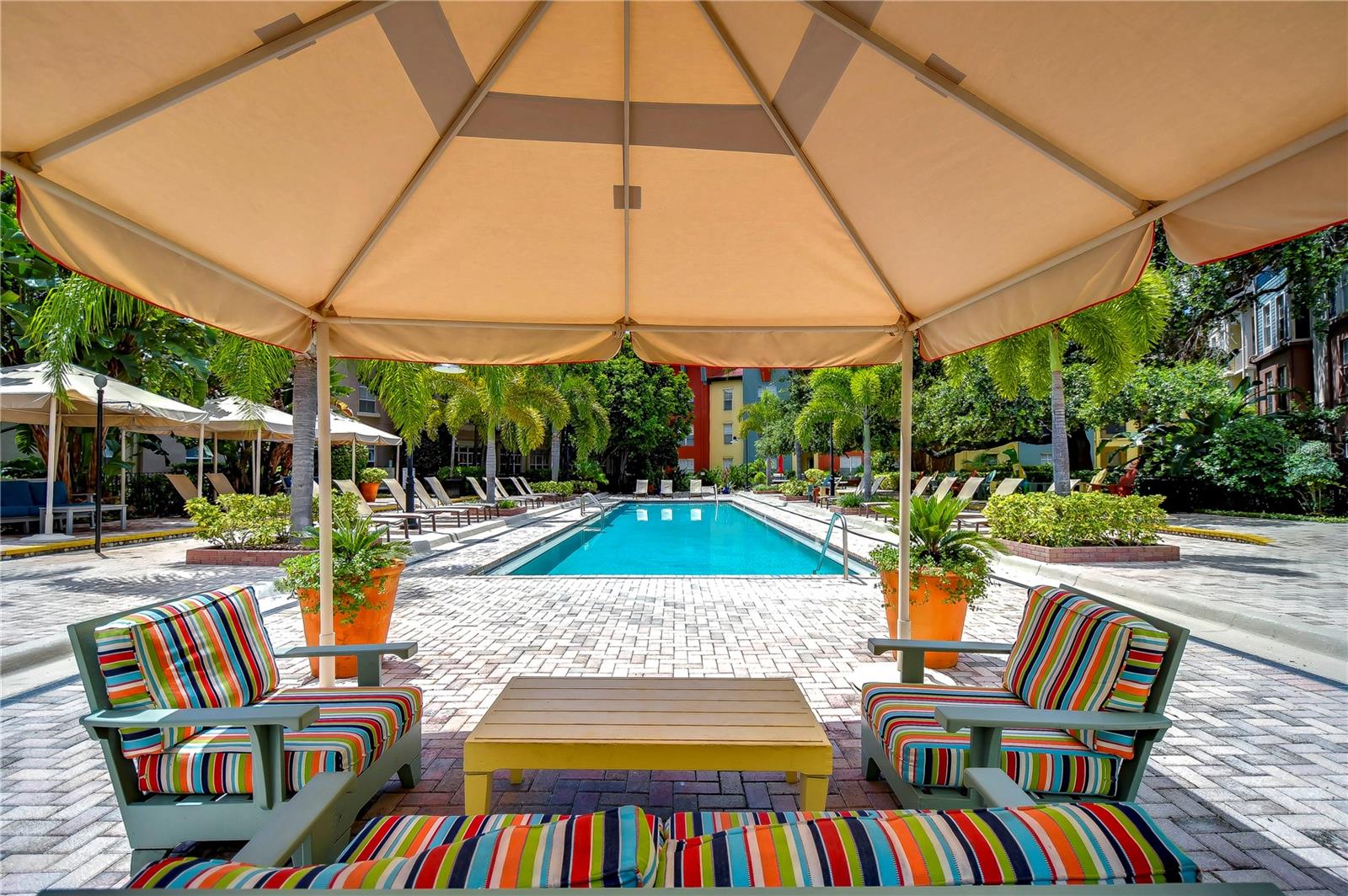 Image 27 of 32 For 2410 Azeele Street 234