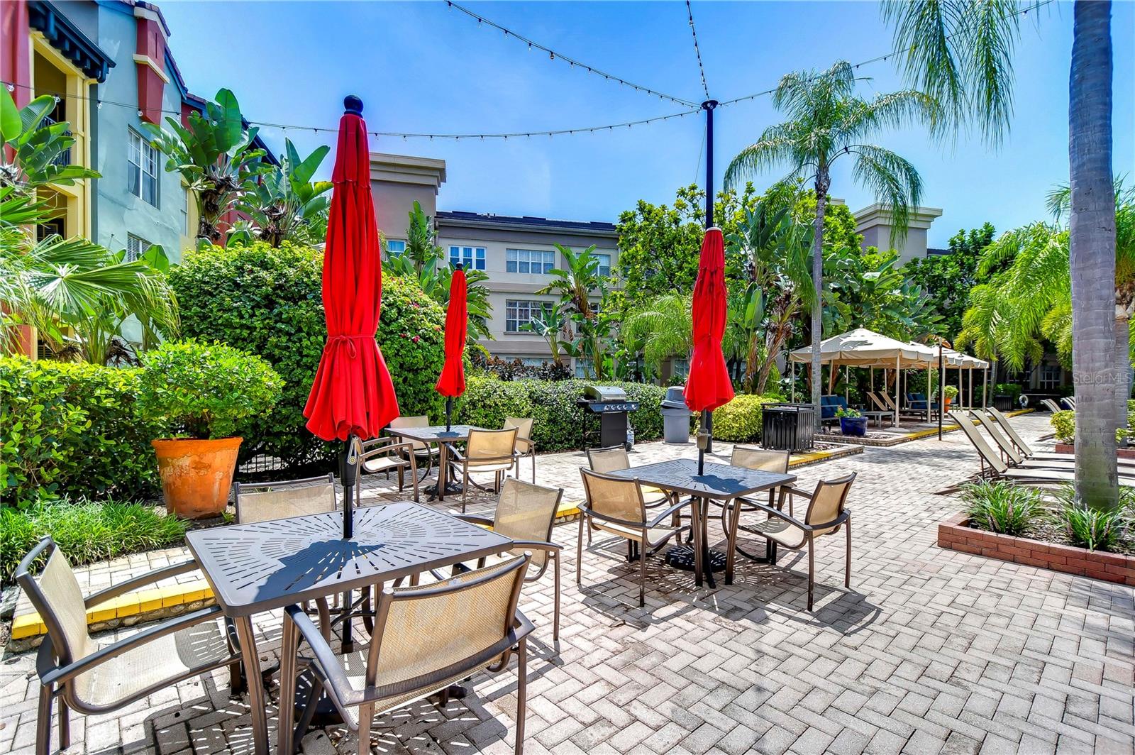 Image 28 of 32 For 2410 Azeele Street 234