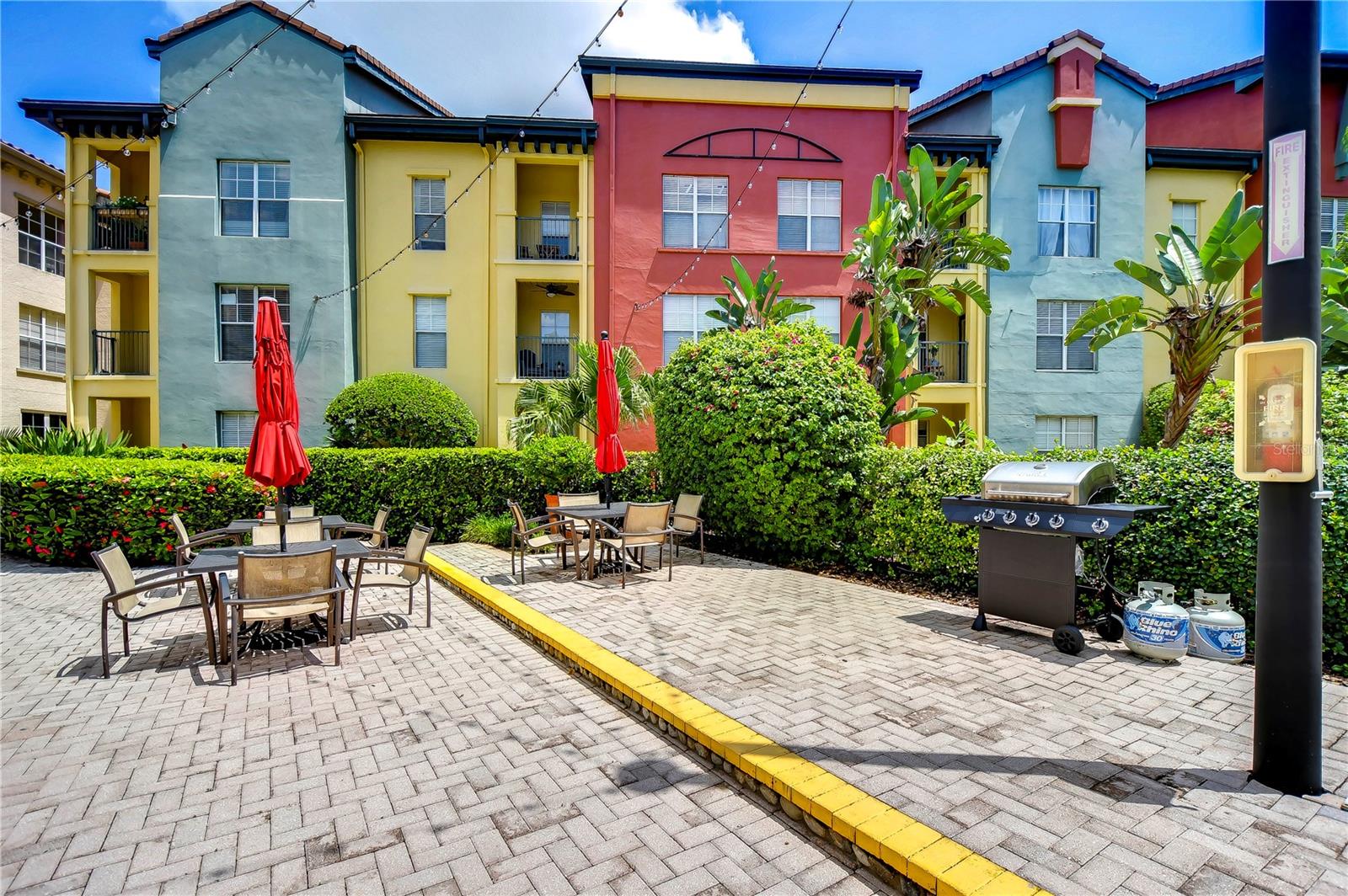 Image 29 of 32 For 2410 Azeele Street 234