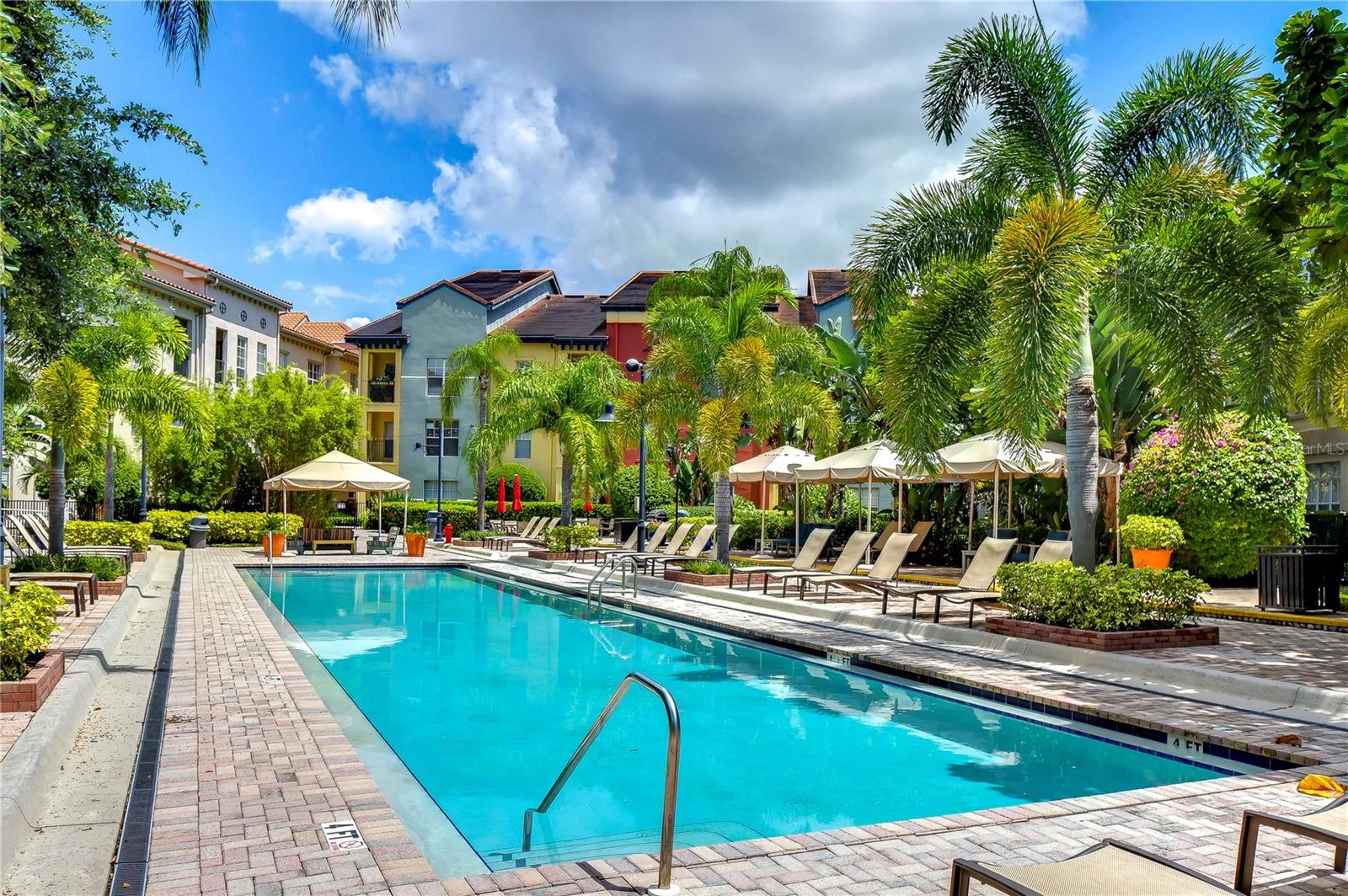 Image 3 of 32 For 2410 Azeele Street 234