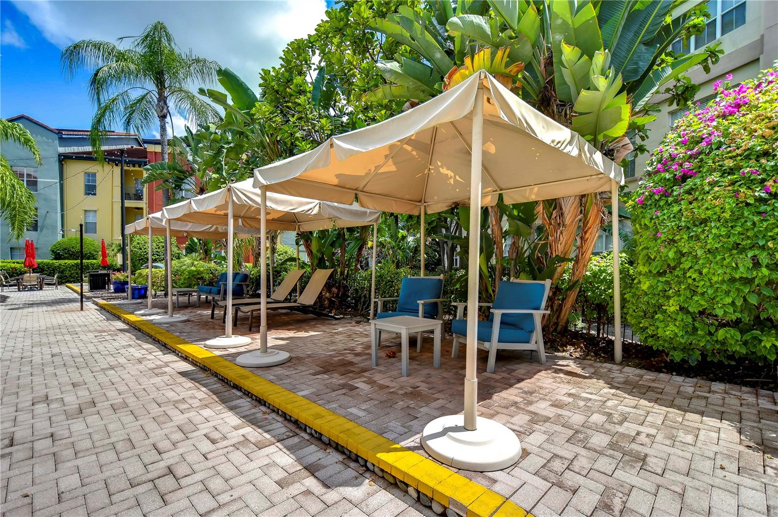 Image 30 of 32 For 2410 Azeele Street 234