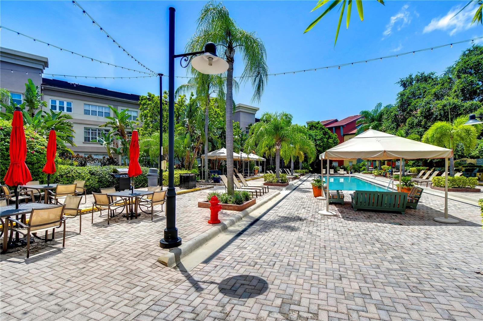 Image 32 of 32 For 2410 Azeele Street 234