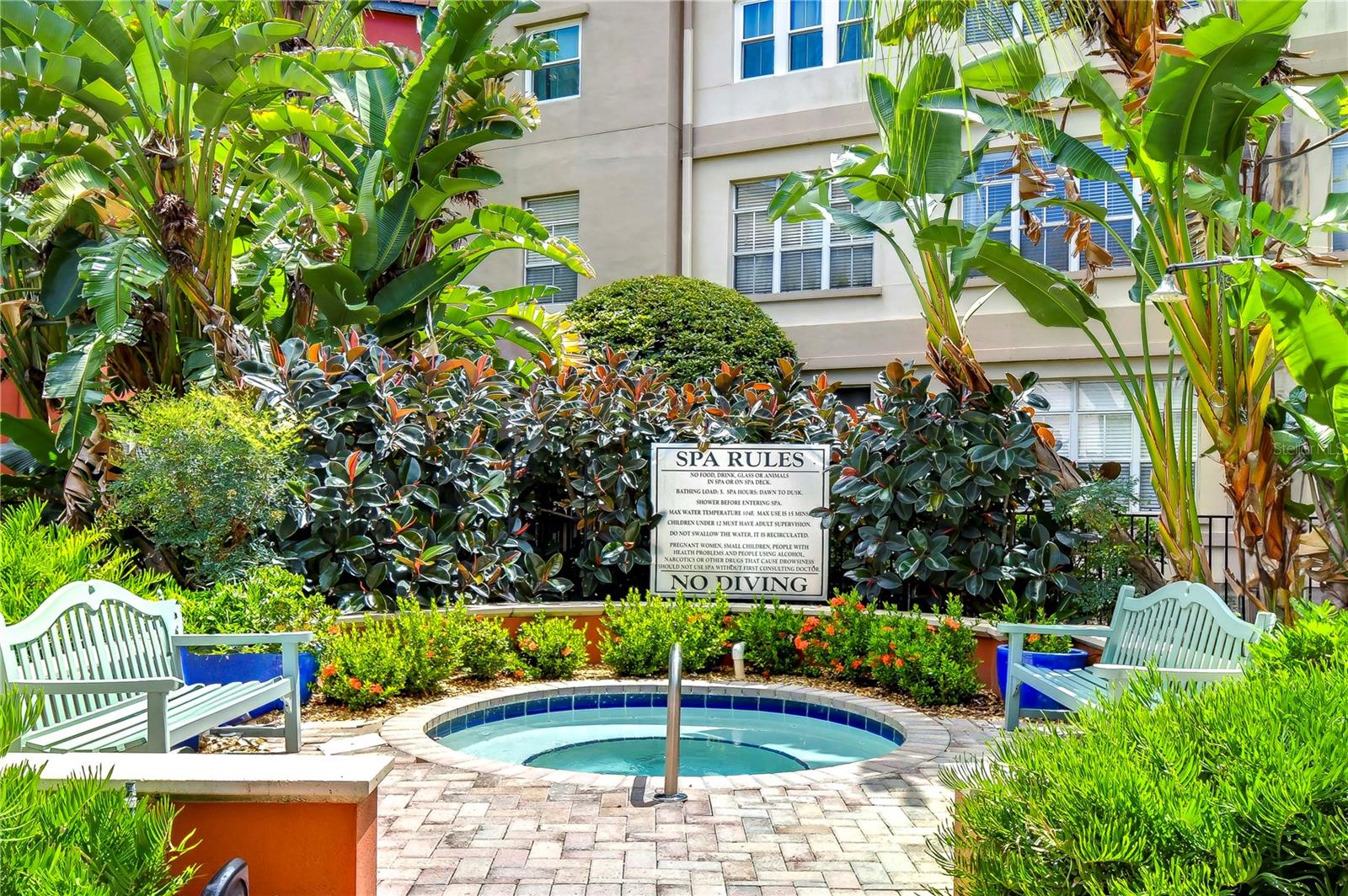 Image 4 of 32 For 2410 Azeele Street 234