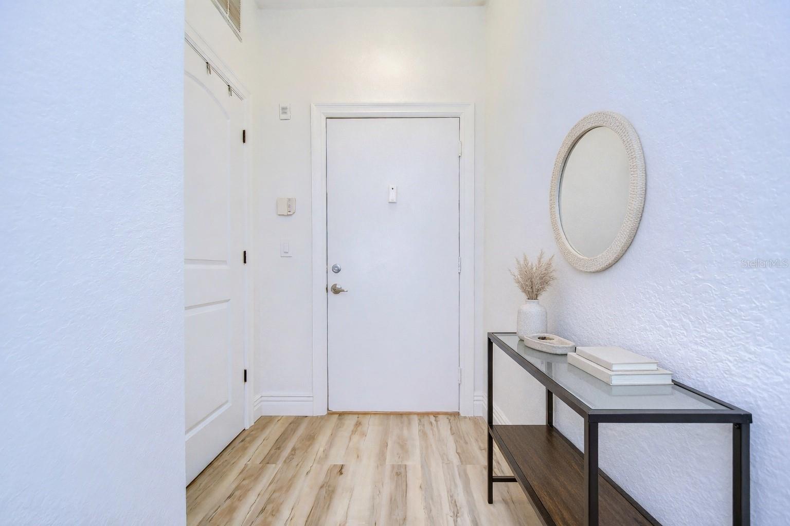 Image 6 of 32 For 2410 Azeele Street 234