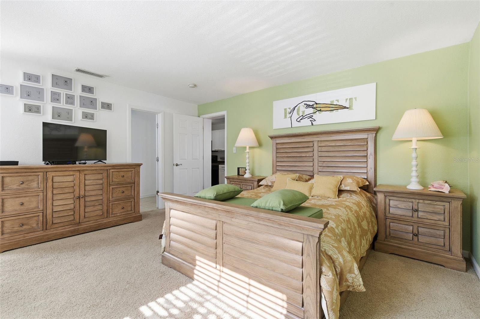 Image 4 of 50 For 5005 Coquina Key Drive Se E