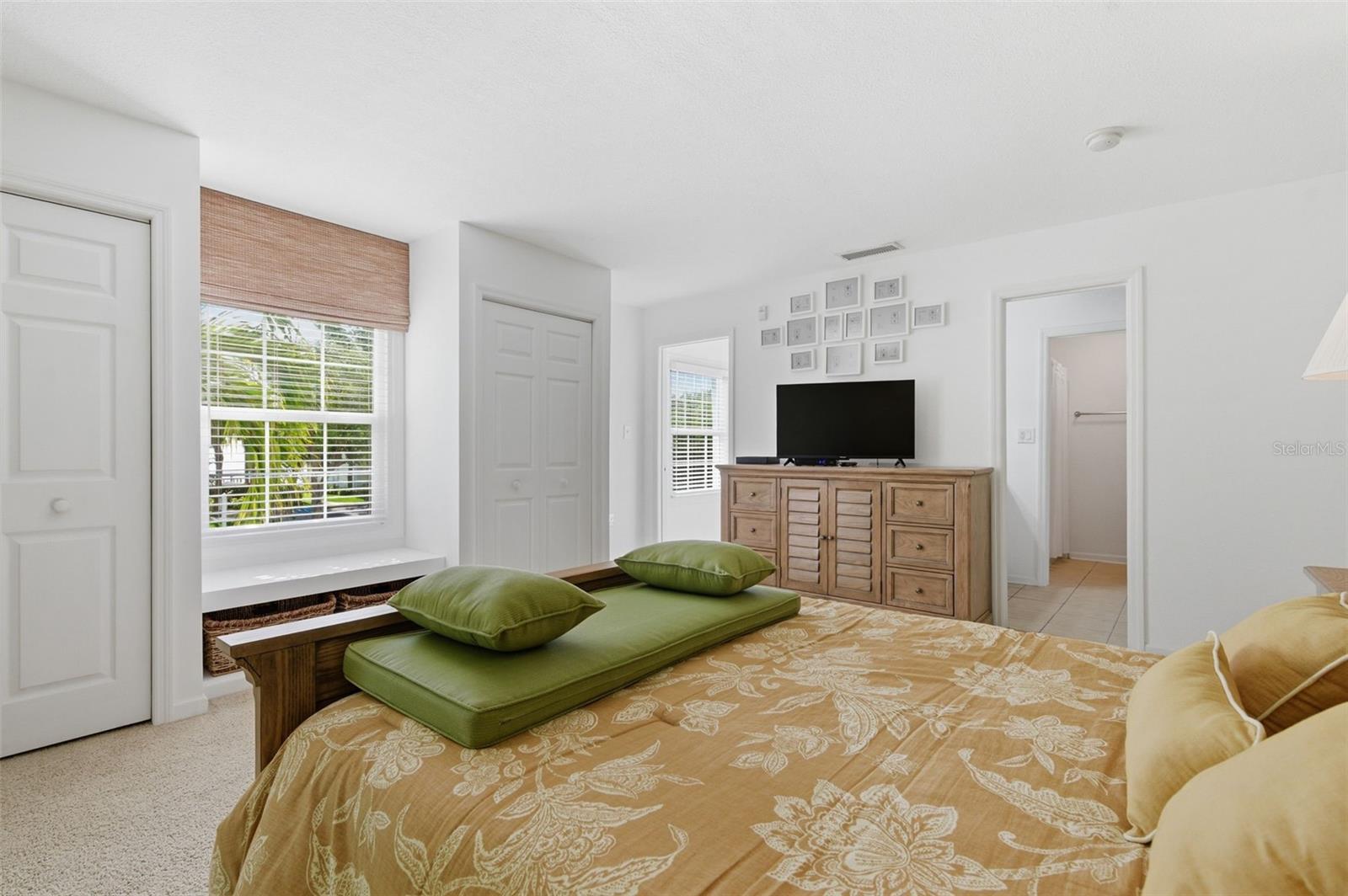 Image 5 of 50 For 5005 Coquina Key Drive Se E