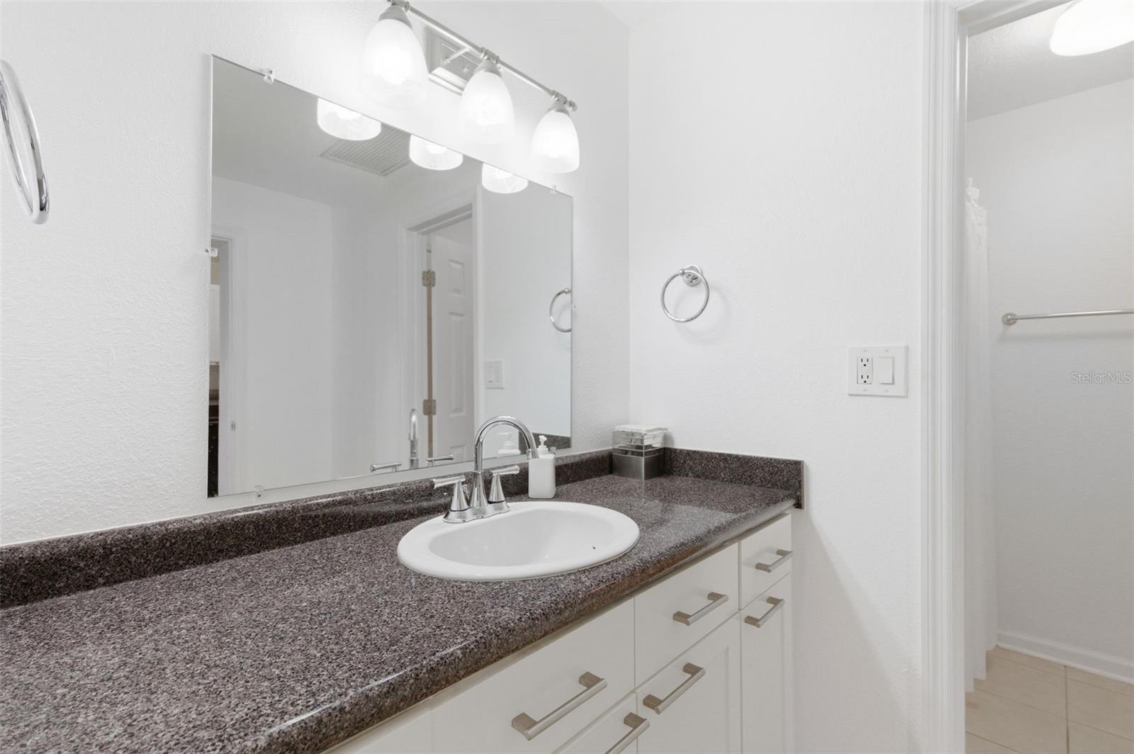 Image 9 of 50 For 5005 Coquina Key Drive Se E