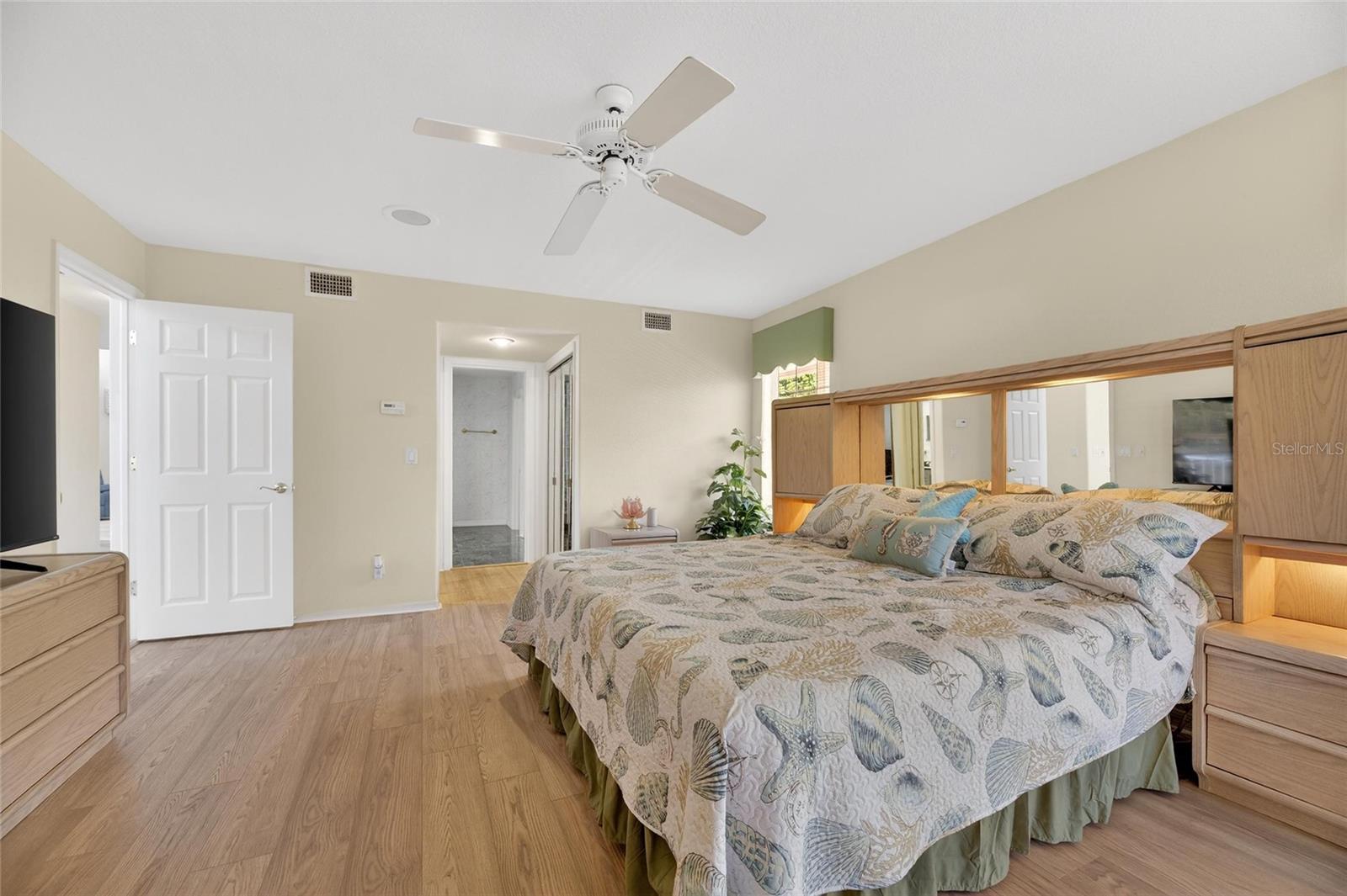 Image 35 of 100 For 6107 Marbella Boulevard