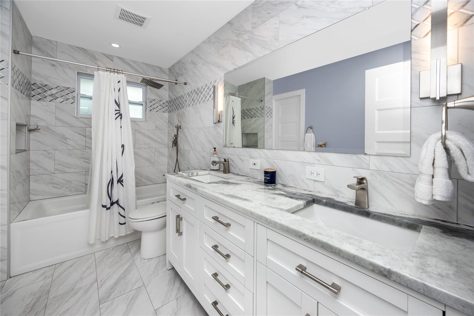 Image 17 of 45 For 2597 Crescent Drive