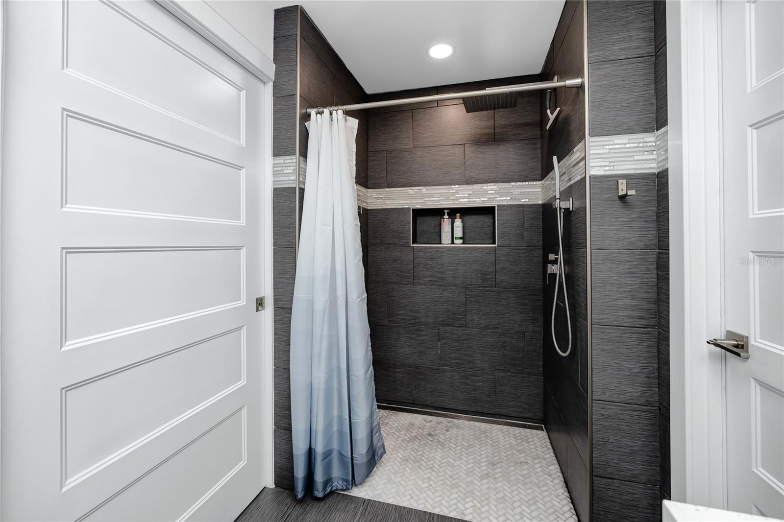 Image 26 of 45 For 2597 Crescent Drive