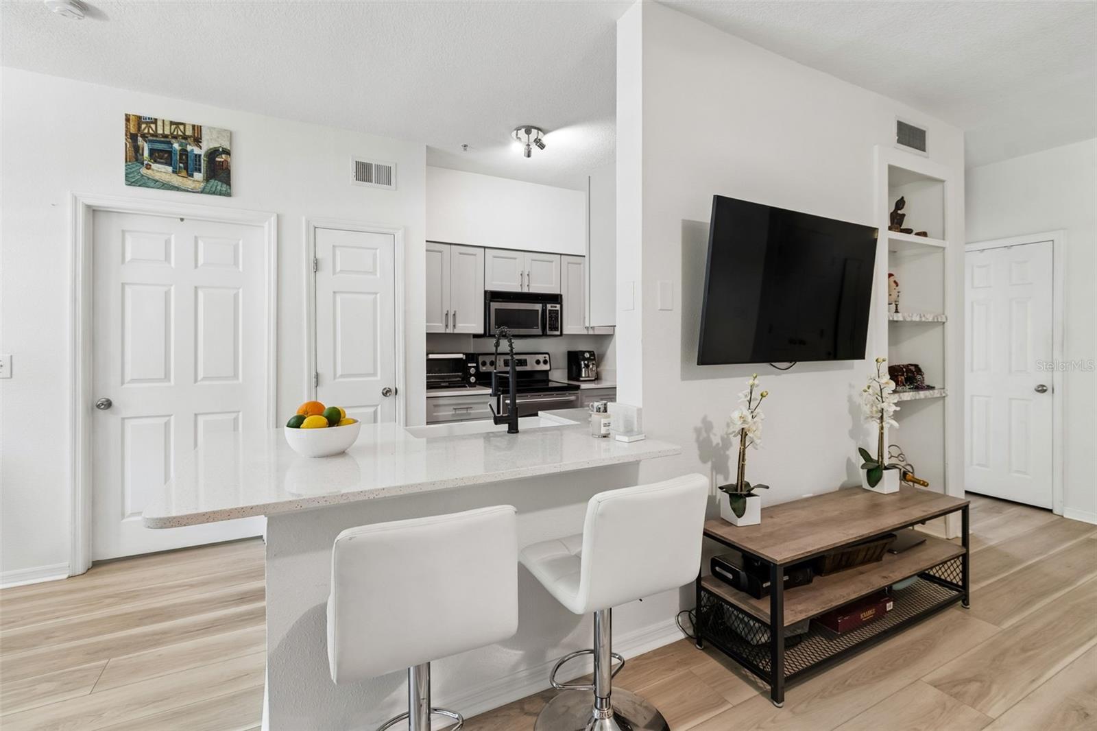 Listing photo id 8 for 1910 Palm Avenue 9101