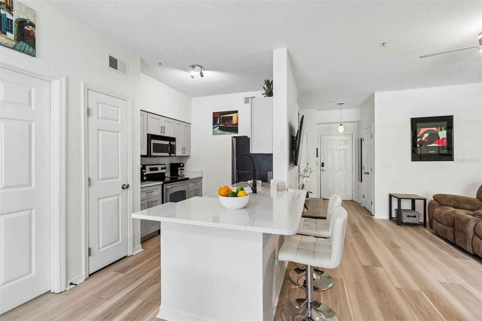 Listing photo id 9 for 1910 Palm Avenue 9101