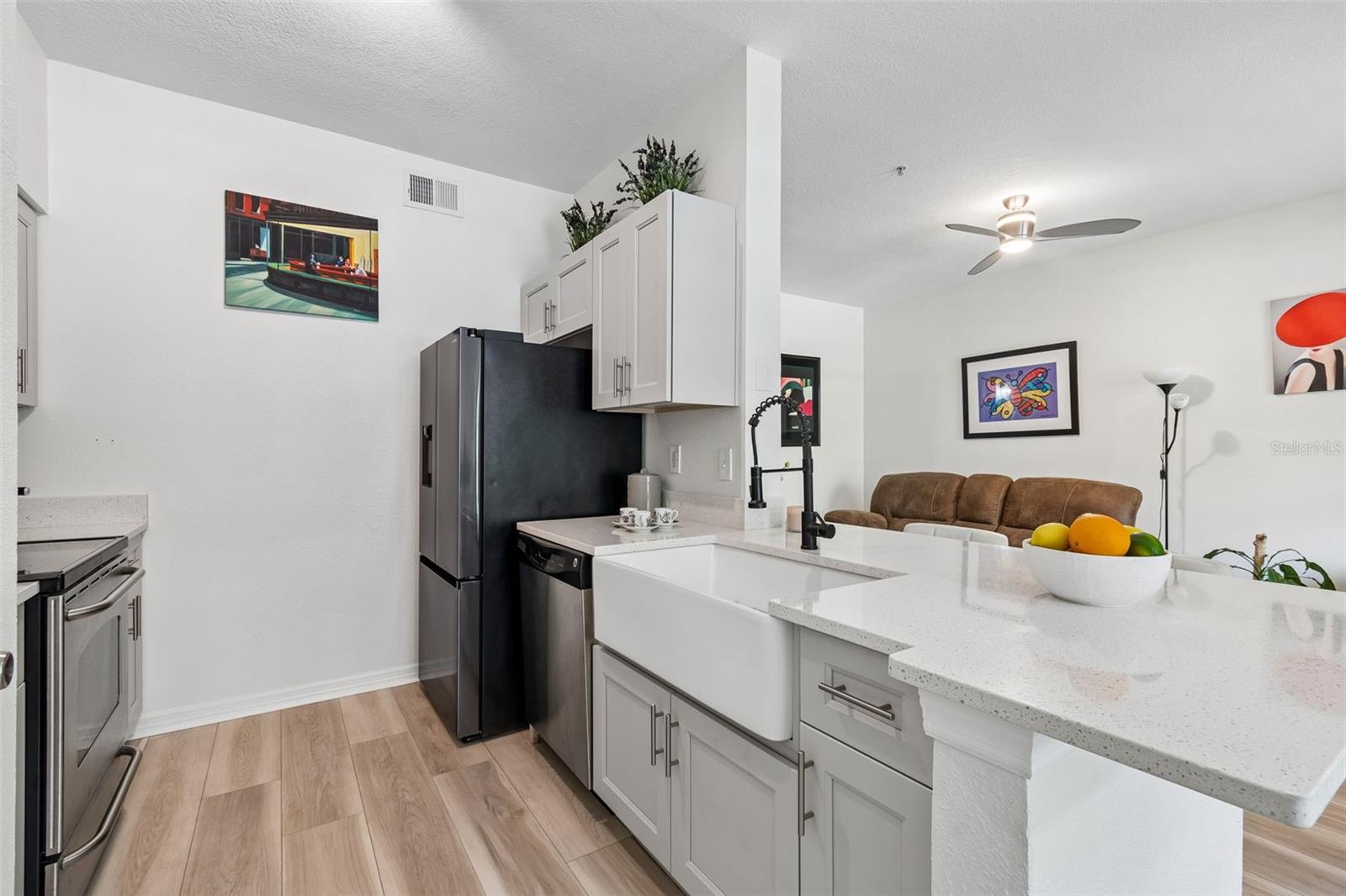 Listing photo id 11 for 1910 Palm Avenue 9101