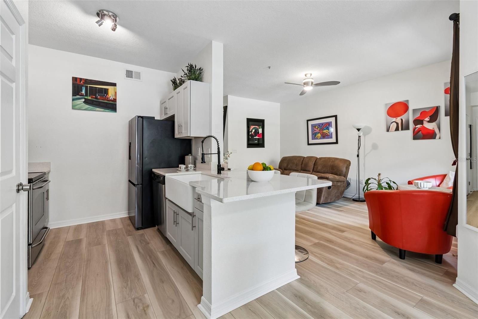 Listing photo id 12 for 1910 Palm Avenue 9101
