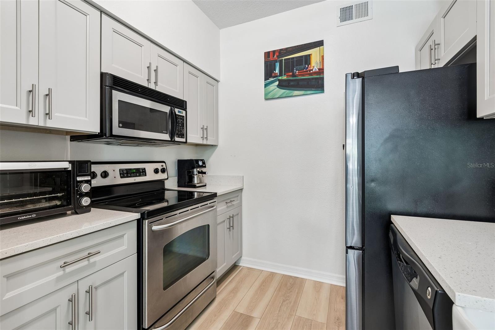 Listing photo id 13 for 1910 Palm Avenue 9101