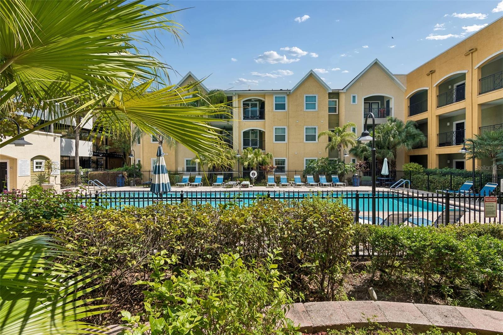 Listing photo id 20 for 1910 Palm Avenue 9101