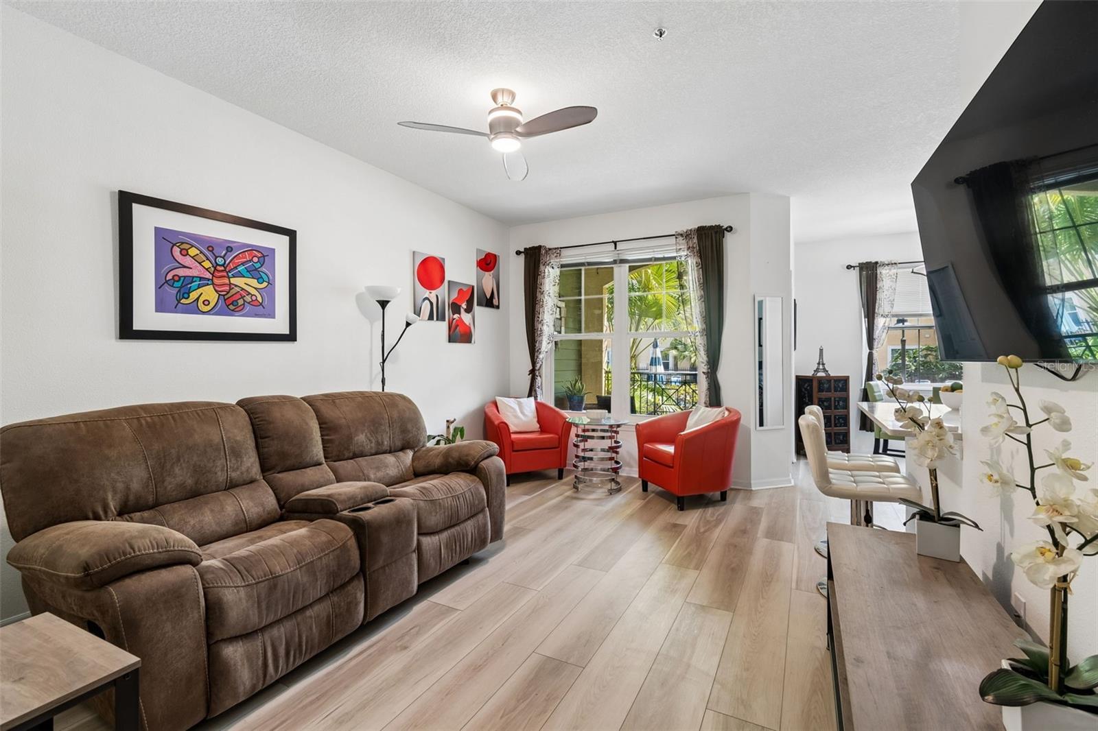 Listing photo id 2 for 1910 Palm Avenue 9101