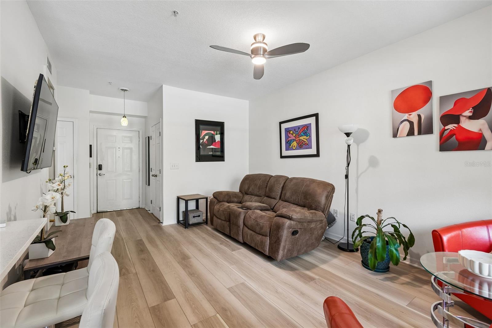 Listing photo id 4 for 1910 Palm Avenue 9101