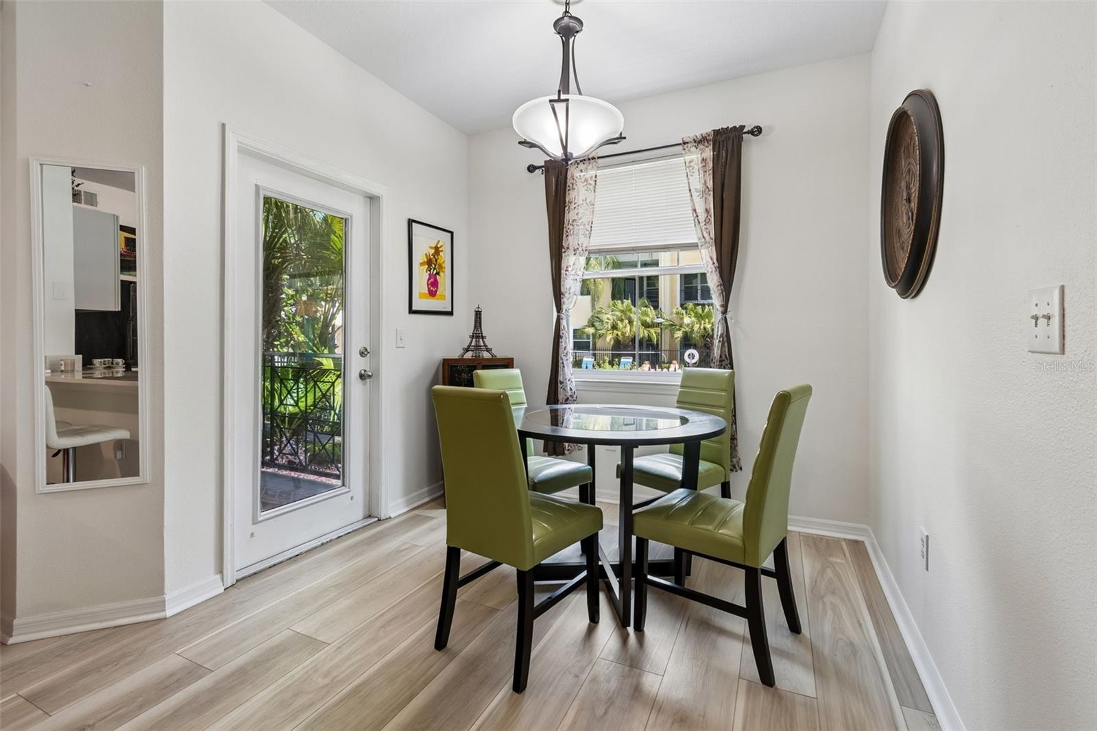 Listing photo id 7 for 1910 Palm Avenue 9101