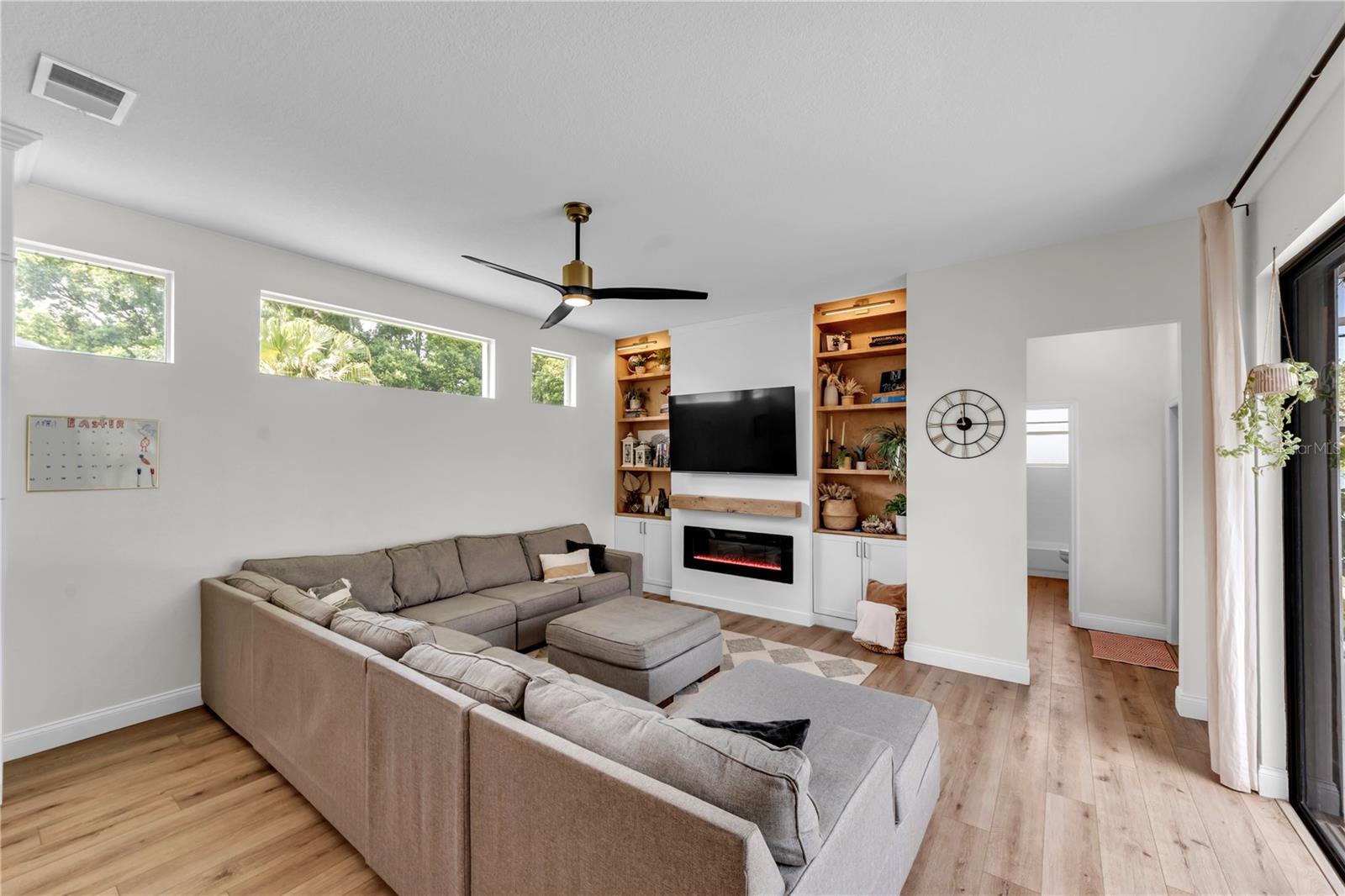 Image 27 of 71 For 3921 Roswell Place